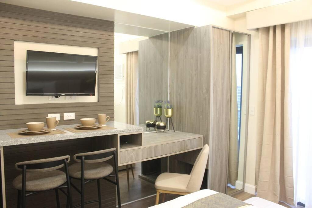 Condo Near Ayala Cebu City W Wifi Balcony المظهر الخارجي الصورة