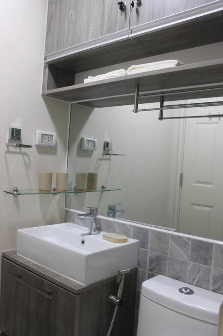 Condo Near Ayala Cebu City W Wifi Balcony المظهر الخارجي الصورة
