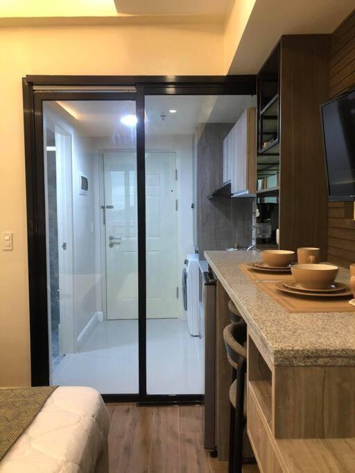 Condo Near Ayala Cebu City W Wifi Balcony المظهر الخارجي الصورة
