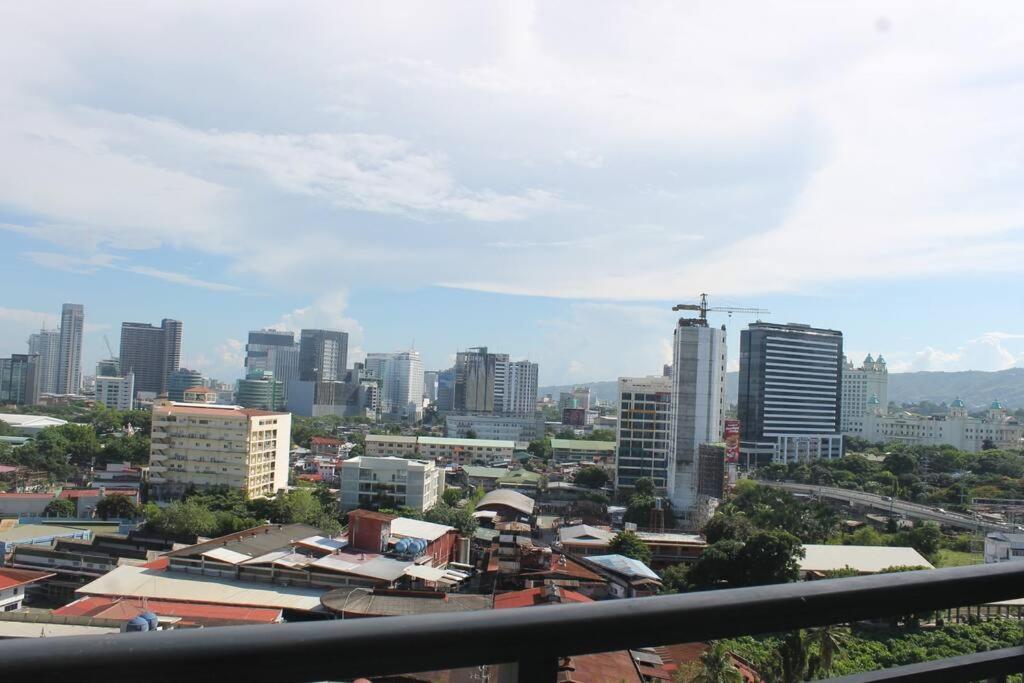 Condo Near Ayala Cebu City W Wifi Balcony المظهر الخارجي الصورة