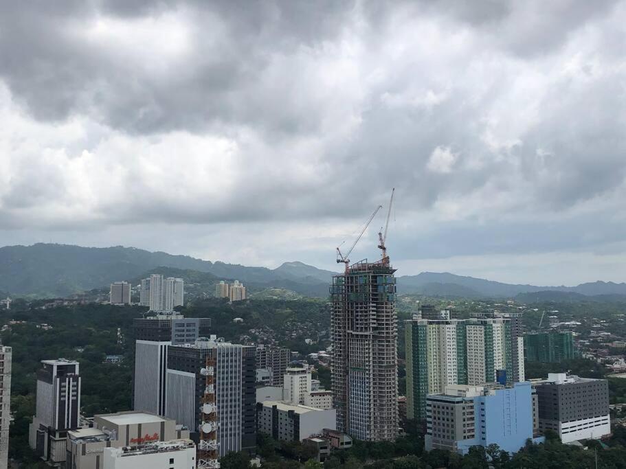 Condo Near Ayala Cebu City W Wifi Balcony المظهر الخارجي الصورة