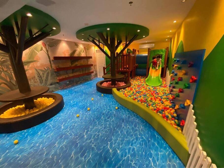 Condo Near Ayala Cebu City W Wifi Balcony المظهر الخارجي الصورة