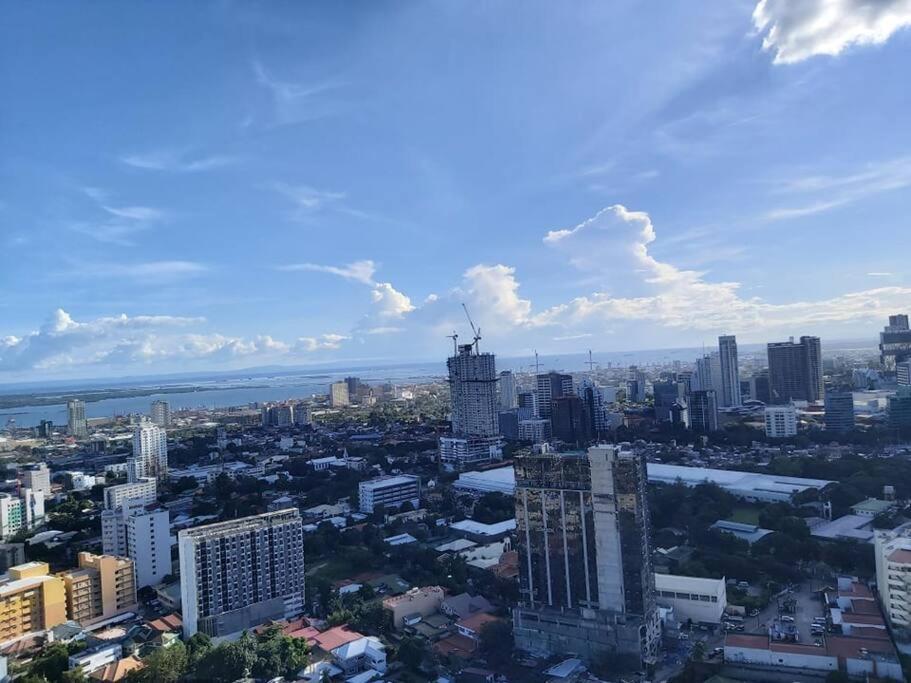 Condo Near Ayala Cebu City W Wifi Balcony المظهر الخارجي الصورة